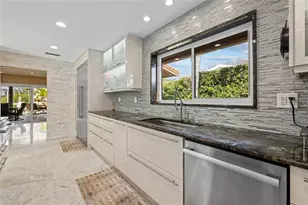 1749 Sandalwood Dr, Sarasota, FL 34231 - Photo 18