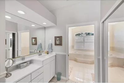 8684 Woodbriar Drive, Sarasota, FL 34238 - Photo 14