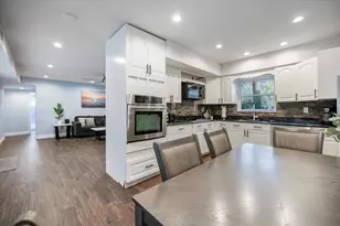 432 Country Club Dr, Oldsmar, FL 34677 - Photo 12