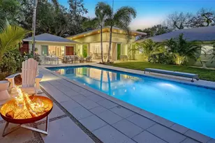 1731 Cunliff Ln, Sarasota, FL 34239 - Photo 2