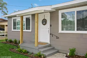 1813 5th St W, Palmetto, FL 34221 - Photo 2