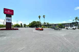 7150 N Tamiami Trl, Sarasota, FL 34243 - Photo 10