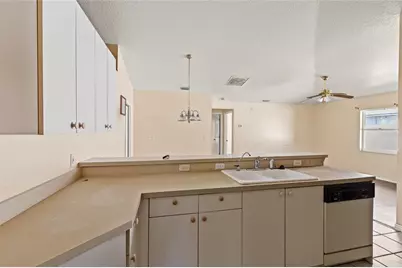 6524 67th Court E., Bradenton, FL 34203 - Photo 6