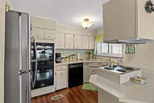 323 Terra Ceia Dr, Palmetto, FL 34221 - Photo 2