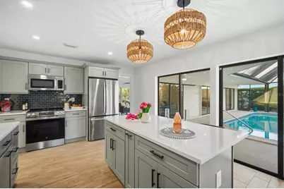 608 Gladstone Lane, Holmes Beach, FL 34217 - Photo 20