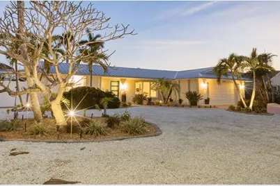 608 Gladstone Lane, Holmes Beach, FL 34217 - Photo 2