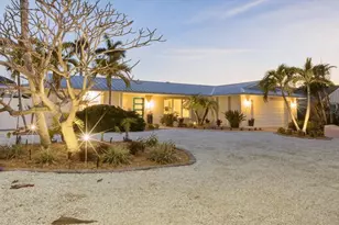 608 Gladstone Ln, Holmes Beach, FL 34217 - Photo 2
