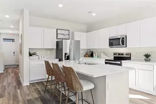 4064 Gold Dust Ln, Sarasota, FL 34243 - Photo 8