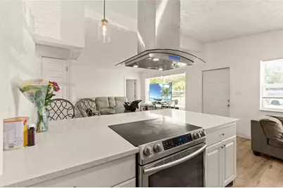 4821 Elfrida Avenue, Sarasota, FL 34235 - Photo 4