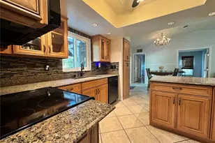 4811 79th Avenue Plaza E, Sarasota, FL 34243 - Photo 10