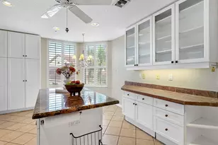 5420 Eagles Point Cir, Sarasota, FL 34231 - Photo 12