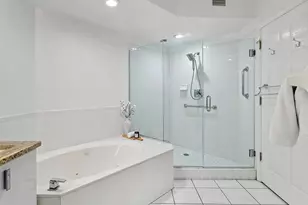 5420 Eagles Point Cir, Sarasota, FL 34231 - Photo 20