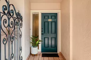 5420 Eagles Point Cir, Sarasota, FL 34231 - Photo 4