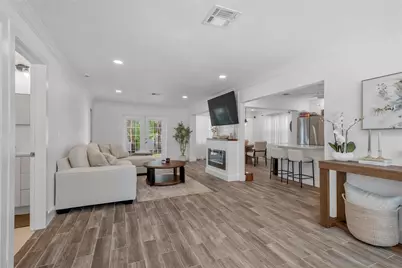 1867 Maryland Avenue NE, Saint Petersburg, FL 33703 - Photo 4