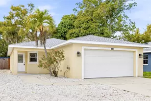 1016 26th St W, Bradenton, FL 34205 - Photo 2