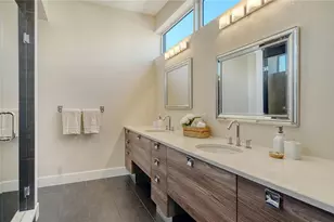 211 Cosmopolitan Ct, Sarasota, FL 34236 - Photo 20