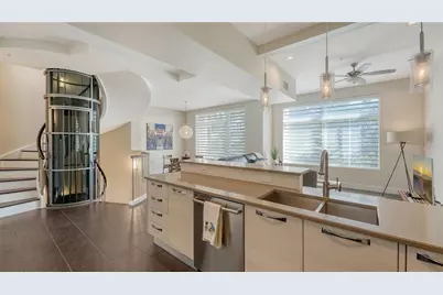 211 Cosmopolitan Court #211, Sarasota, FL 34236 - Photo 4