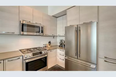 211 Cosmopolitan Court #211, Sarasota, FL 34236 - Photo 6