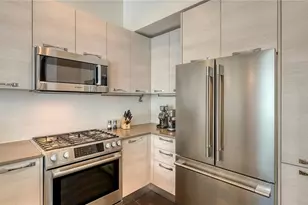 211 Cosmopolitan Ct, Sarasota, FL 34236 - Photo 6