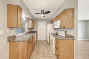 3415 Woodmont Dr, Sarasota, FL 34232 - Photo 8