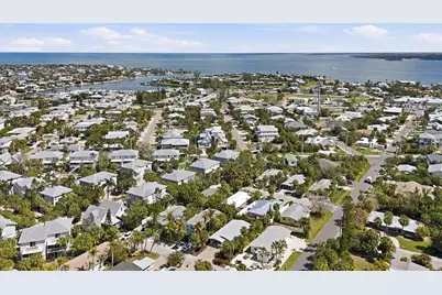 5803 De Palmas Avenue, Holmes Beach, FL 34217 - Photo 36