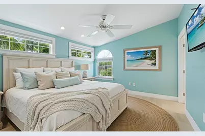 5803 De Palmas Avenue, Holmes Beach, FL 34217 - Photo 18