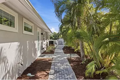 5803 De Palmas Avenue, Holmes Beach, FL 34217 - Photo 22