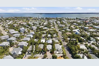 5803 De Palmas Avenue, Holmes Beach, FL 34217 - Photo 38