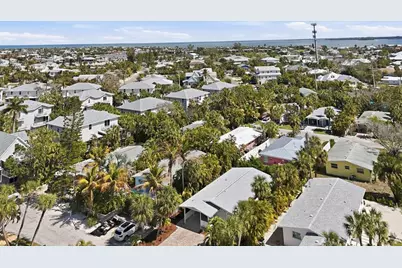 5803 De Palmas Avenue, Holmes Beach, FL 34217 - Photo 32