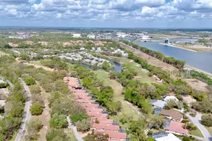 3846 Lyndhurst Ct, Sarasota, FL 34235 - Photo 4