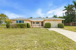 7549 Westmoreland Dr, Sarasota, FL 34243 - Photo 2