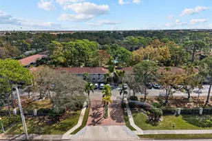 930 La Costa Cir, Sarasota, FL 34237 - Photo 4