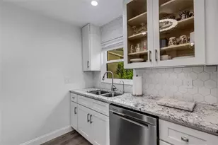 5019 Village Gardens Dr, Sarasota, FL 34234 - Photo 4