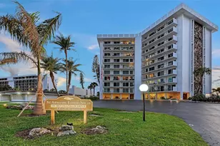 101 Benjamin Franklin Dr, Sarasota, FL 34236 - Photo 2