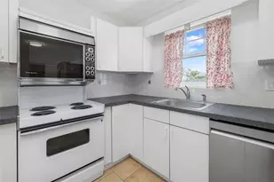 2208 Shawnee St, Sarasota, FL 34231 - Photo 14