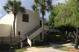 452 Palm Tree Dr, Bradenton, FL 34210 - Photo 1