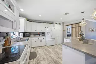 171 Crown Point Dr, Nokomis, FL 34275 - Photo 6