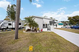 171 Crown Point Dr, Nokomis, FL 34275 - Photo 1