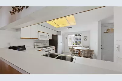 4278 Madeira Court #3327, Sarasota, FL 34233 - Photo 10