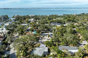 2019 Chippawa Pl, Sarasota, FL 34234 - Photo 32