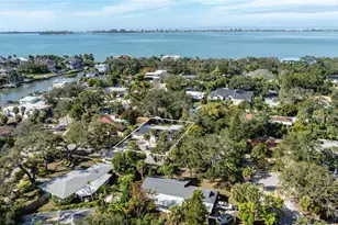 2019 Chippawa Pl, Sarasota, FL 34234 - Photo 4