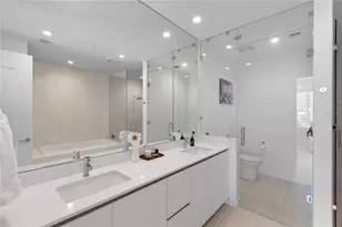 301 Quay Commons, Sarasota, FL 34236 - Photo 14