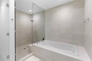 301 Quay Commons, Sarasota, FL 34236 - Photo 18