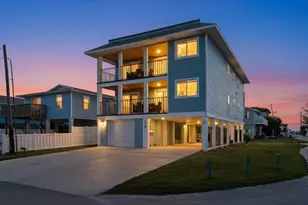 2518 Avenue B, Bradenton Beach, FL 34217 - Photo 2