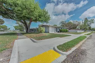 1202 26th Ave W, Palmetto, FL 34221 - Photo 2