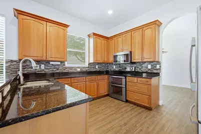 8876 Huntington Pointe Drive, Sarasota, FL 34238 - Photo 10