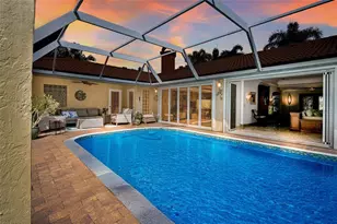 218 Robin Dr, Sarasota, FL 34236 - Photo 2