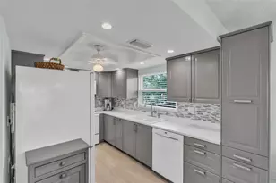 600 Manatee Ave, Holmes Beach, FL 34217 - Photo 8