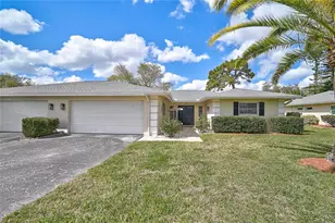 7128 W Country Club Dr N, Sarasota, FL 34243 - Photo 1