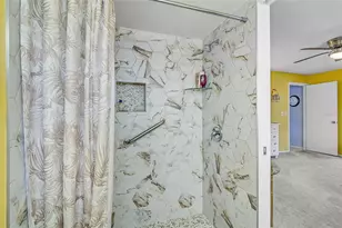 7128 W Country Club Dr N, Sarasota, FL 34243 - Photo 18